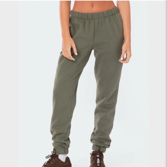 Edikted Sweatsuit - Picture 3 of 4